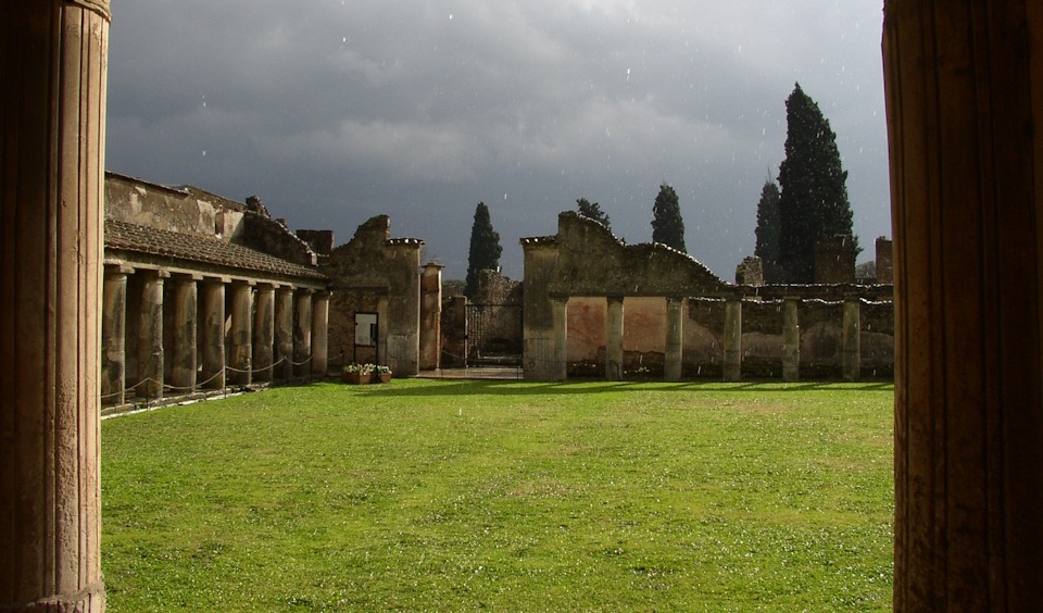 architecture-house-rain-building-arch-ancient-1335680-pxhere.com